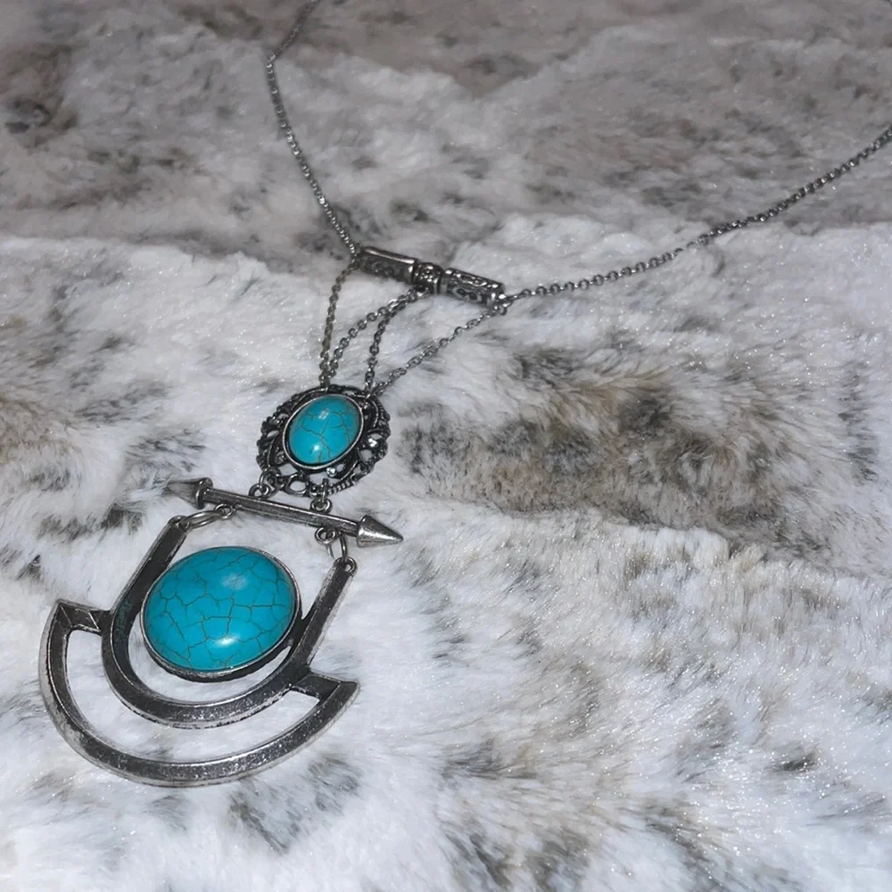 Long silver and turquoise necklace‎